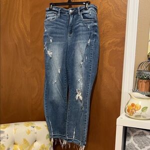 Judy Blue Distressed Cropped Jeans in Blue